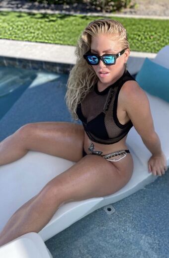 Adrielle Foto Nude Leaked OnlyFans 24