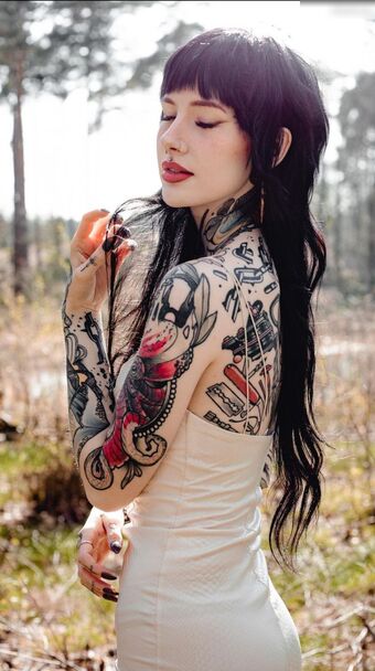 Alina Benson/Alinabnsn