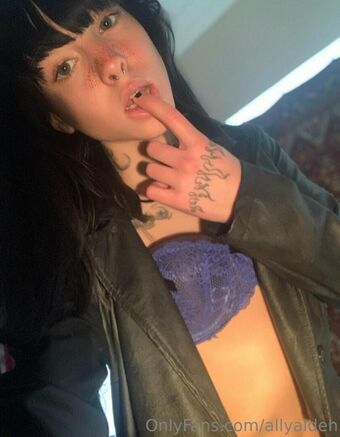 Allyaldenn Foto Nude Leaked OnlyFans 4