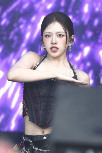 An Yujin 안유진 |