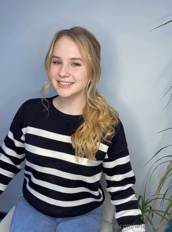 aria_blonde