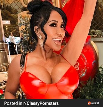 Ava Devine