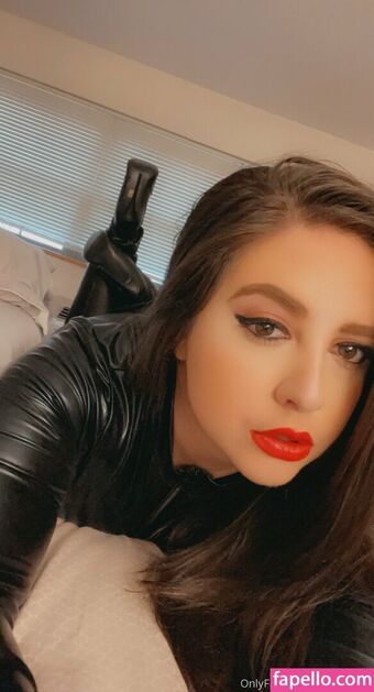 ava_hadley