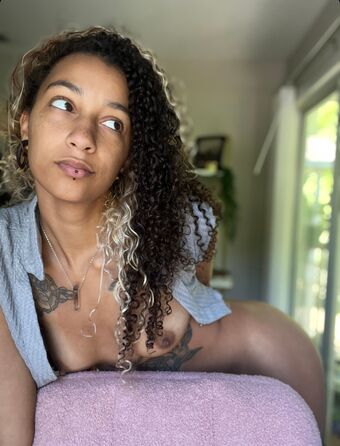 Avalia Moon