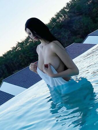Baek Si Young