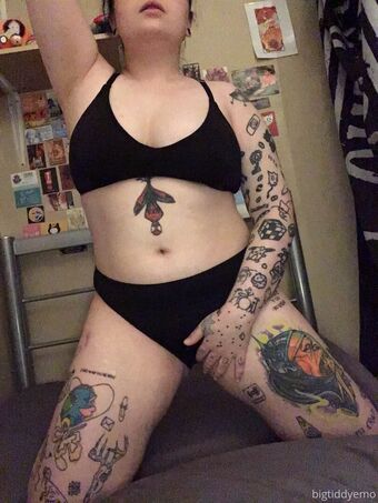 bigtiddyemo Foto Nude Leaked OnlyFans 4