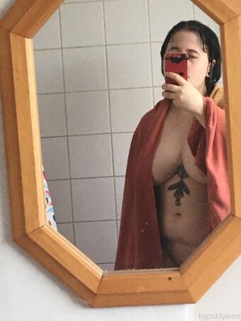 bigtiddyemo Foto Nude Leaked OnlyFans 6