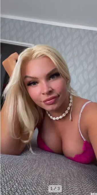 Blondebarbiebitch