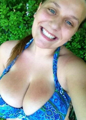 bustybae95