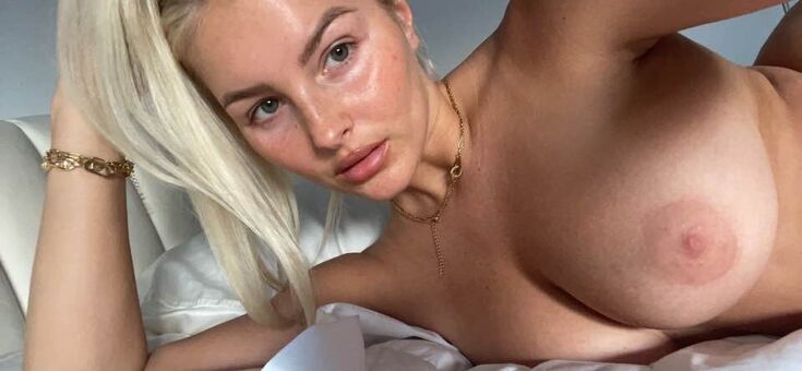 Caroline Weeks Foto Nude Leaked OnlyFans 8