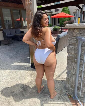 Cassandra Nicole