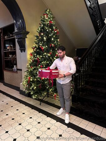 curly.brown.hairdude