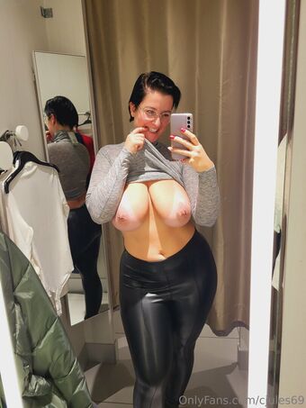 CurvyJules69
