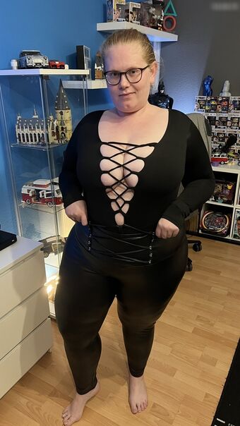 CurvyLeo93