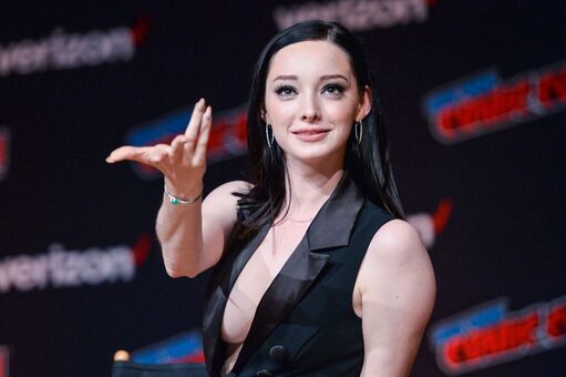 Emma Dumont