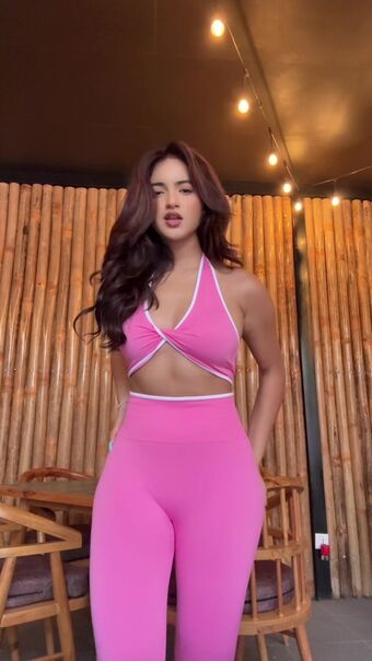 Eva Giri
