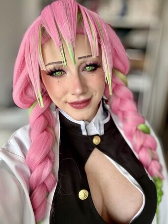 Ezy Summers Cosplay