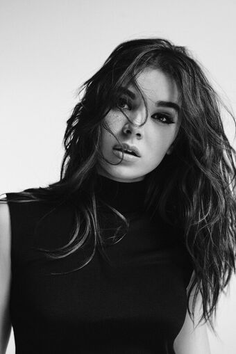Hailee Steinfeld