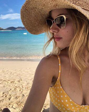 Halston Sage Foto Nude Leaked OnlyFans 36