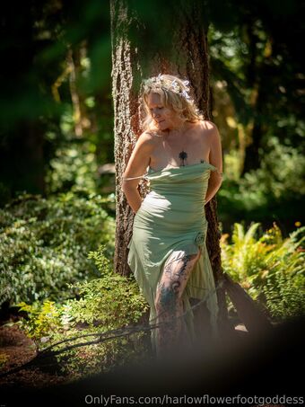 harlowflowerfootgoddess