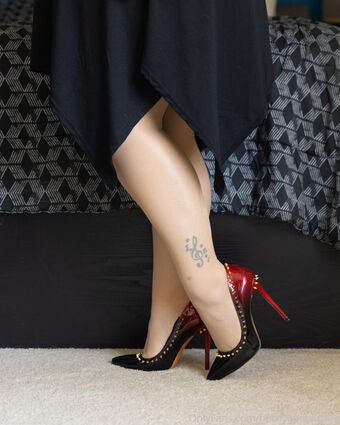hernylonfeetfree