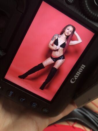 hollyhendrix_