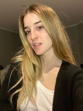 Hottie Sofia