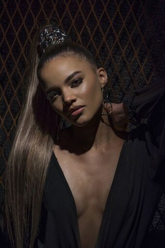 Leslie Grace