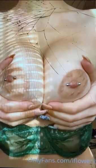 lflowers Foto Nude Leaked OnlyFans 5