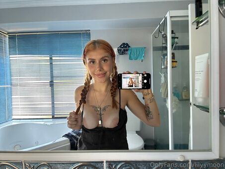 lilyymoon