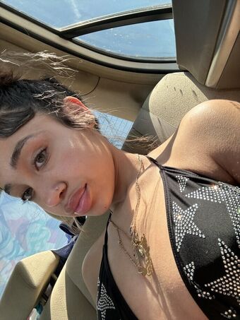 llupee.e Foto Nude Leaked OnlyFans 1