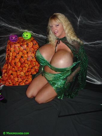 Maxi Mounds