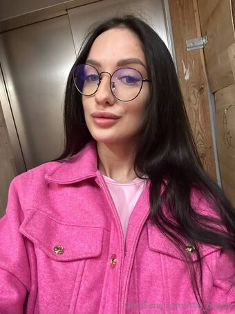 mia_evans