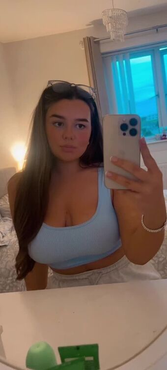 Mia Lapsley