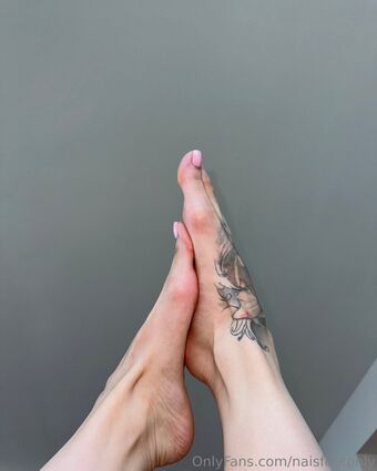 naisfeetonly