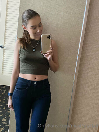 nicoleauclair