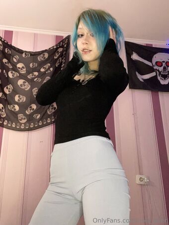 nika_alien