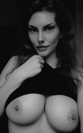 Rainia Belle