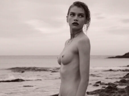 Stella Maxwell