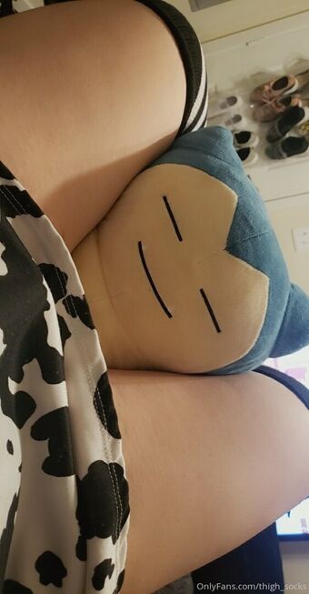 thigh_socks