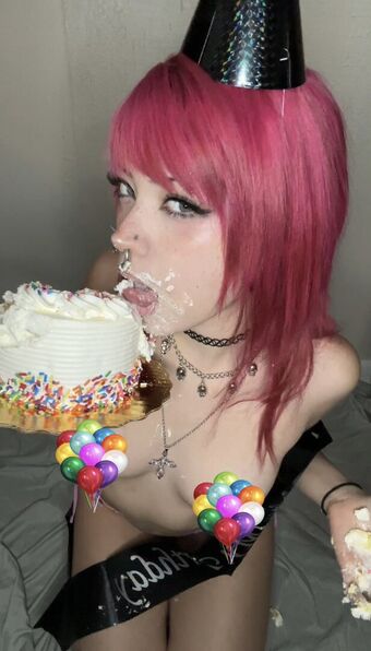 Valvampire / Peachyyval / kill.val