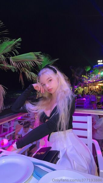 white_vikki