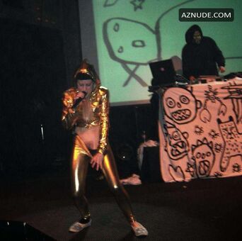 Yolandi