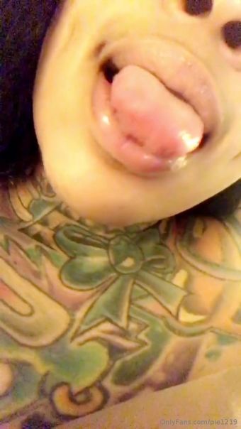Pretty tatted slut